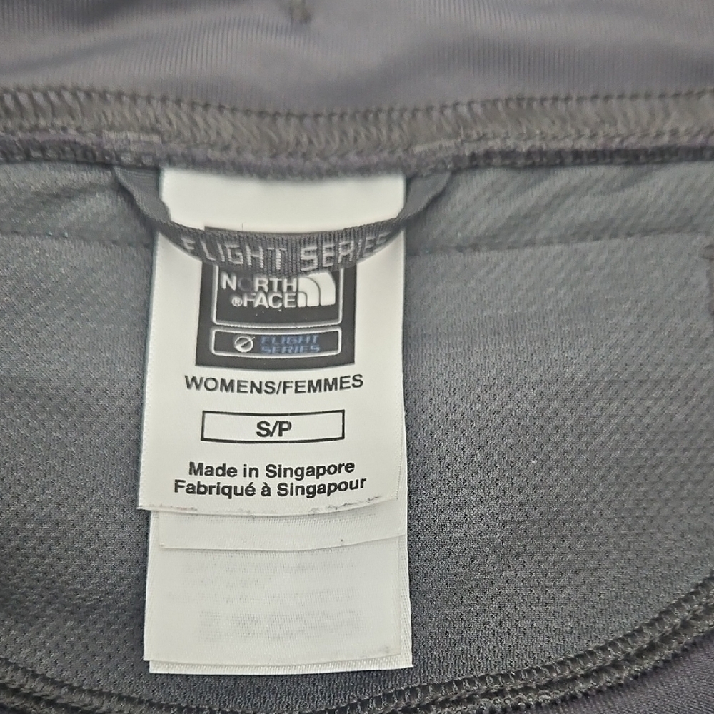 The North Face Gray Capri Leggings with Teal Contrast Piping - Picture 6 of 10